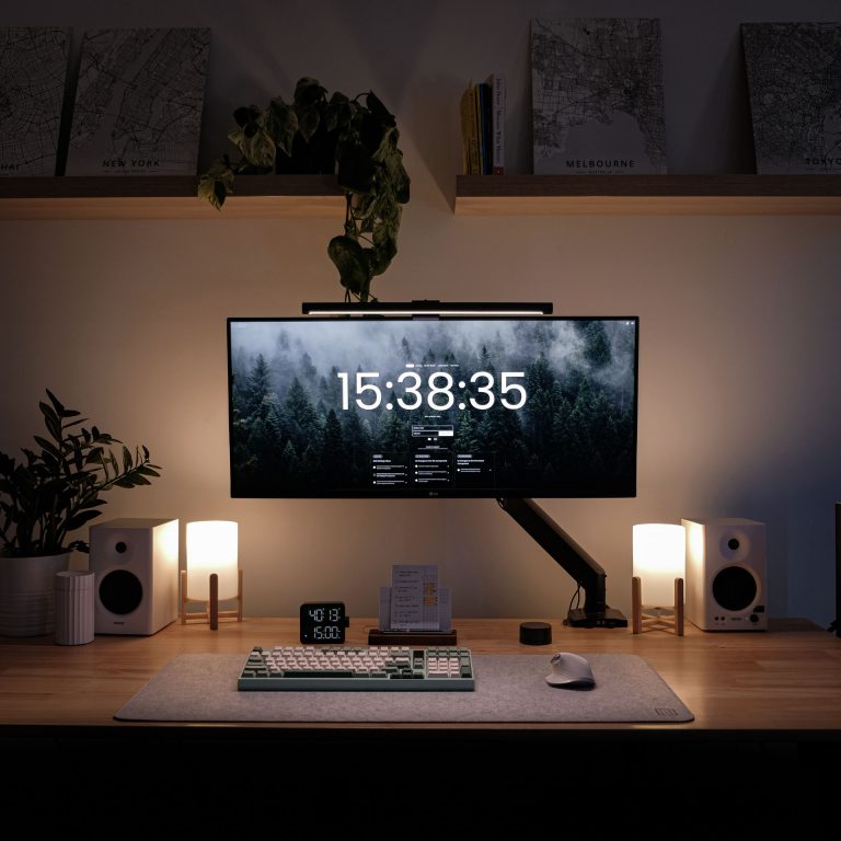 The Perfect Desktop Lighting for your Setup - Minimal Desk Setups